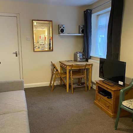 Ham Road Apartment Worthing Bagian luar foto